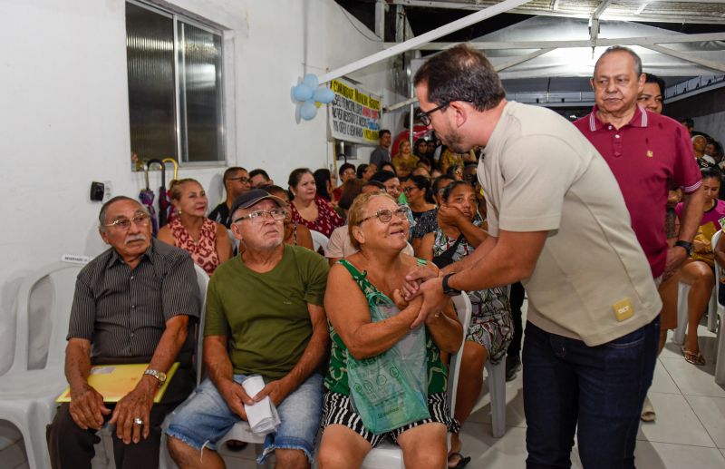 Entrega de Certidões de Registro de Imóveis na Comunidade da rua Cajuí no conjunto Guajará ll
