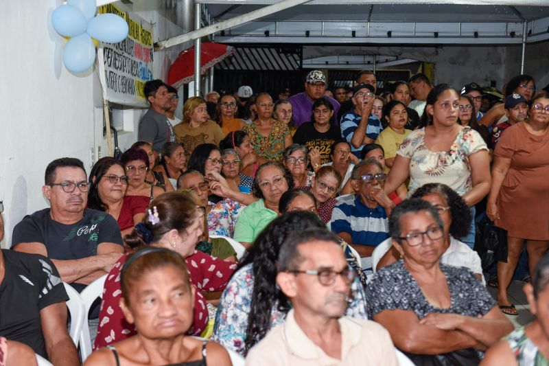 Entrega de Certidões de Registro de Imóveis na Comunidade da rua Cajuí no conjunto Guajará ll