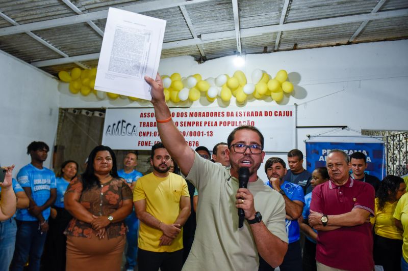 Entrega de Certidões de Registro de Imóveis na Comunidade da rua Cajuí no conjunto Guajará ll