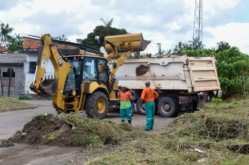 Mutirão da limpeza na comunidade Novo Cristo no Icuí