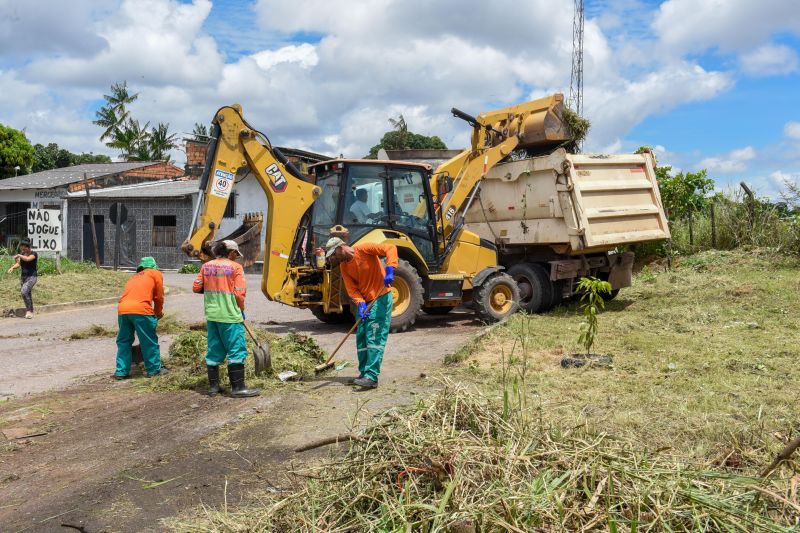 Mutirão da limpeza na comunidade Novo Cristo no Icuí
