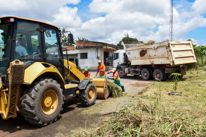Mutirão da limpeza na comunidade Novo Cristo no Icuí