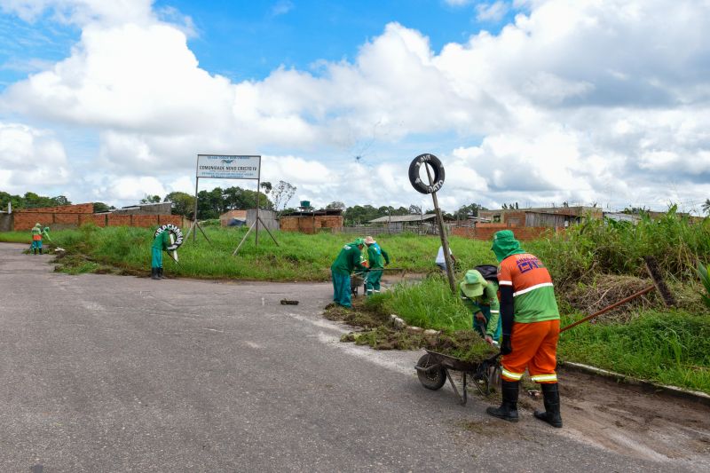Mutirão da limpeza na comunidade Novo Cristo no Icuí