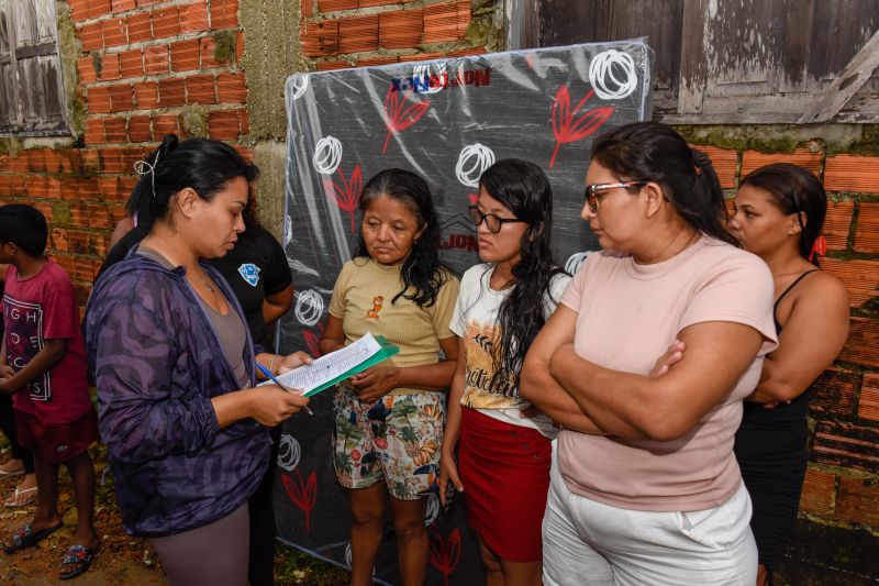 Entrega de ajuda humanitária as família afetadas pelas chuva no bairro Maguari