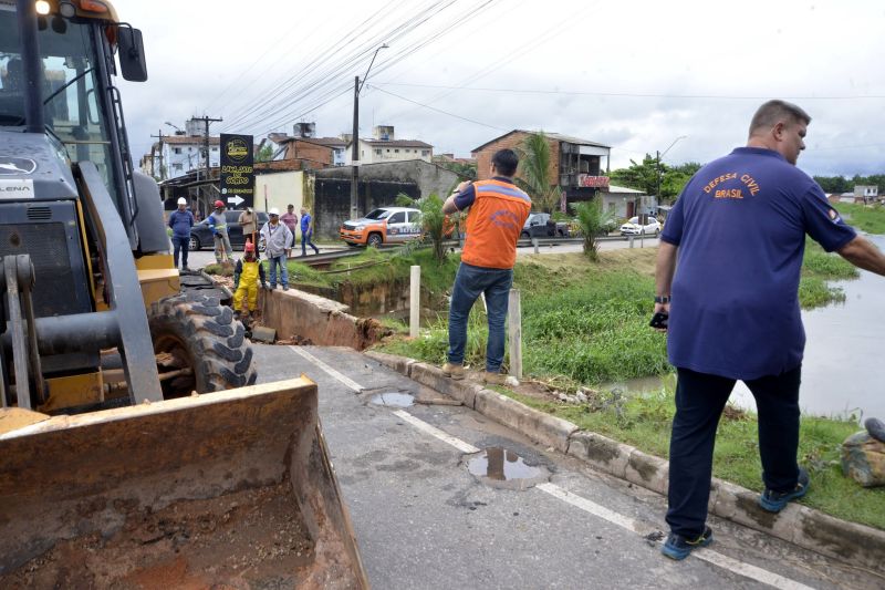 Visita técnica no canal das Toras no bairro Águas Brancas