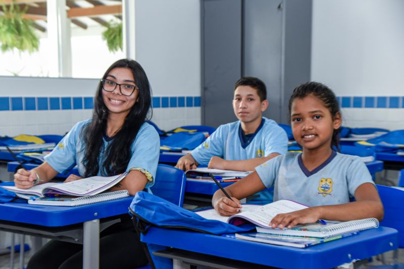Entrega da revitalização e ampliação da EMEF Prof Yacta Rebêlo no Park Anne em Águas Lindas