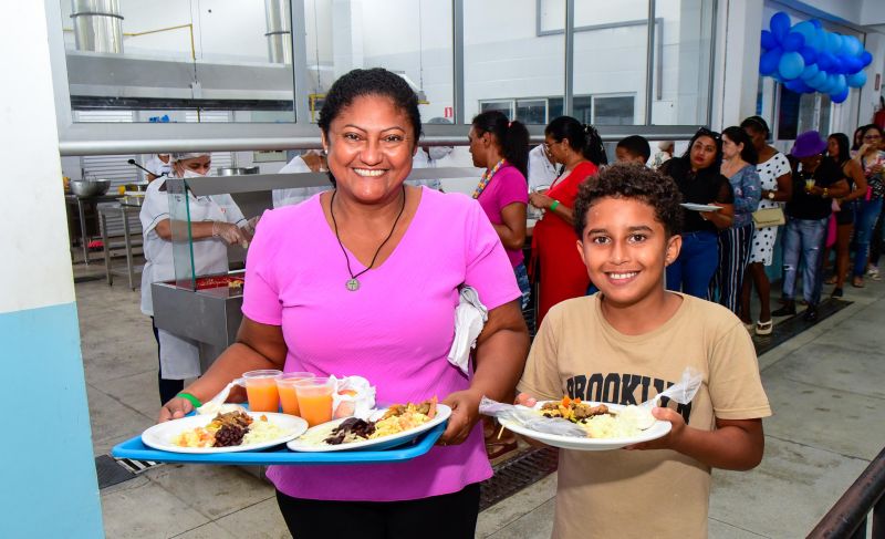 Almoço da Família no Restaurante Popular