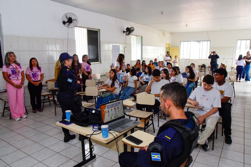 Palestra Maio Laranja na EMEF Neo no PAAR