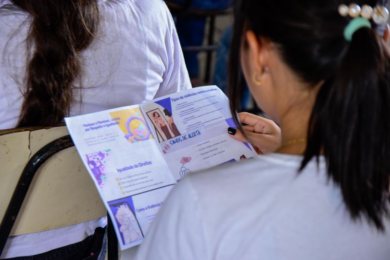 Palestra Maio Laranja na EMEF Neo no PAAR