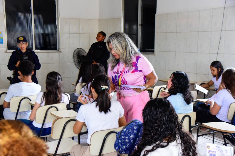 Palestra Maio Laranja na EMEF Neo no PAAR