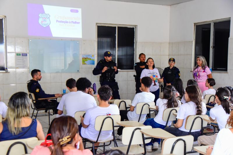 Palestra Maio Laranja na EMEF Neo no PAAR