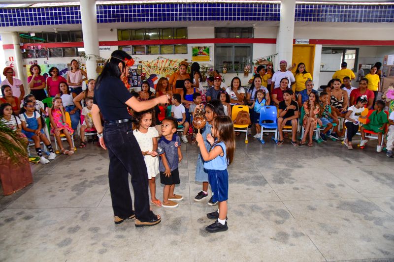 Roda de conversa com escritora Márcia Kambeba na CMREI Irmã Dulce em Águas Lindas