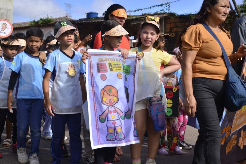 Caminhada de combate ao abuso e À Exploração Sexual de Crianças e Adolescentes na EMEF Maria Estelita