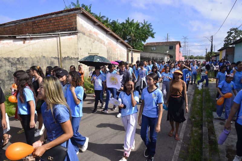 Caminhada de combate ao abuso e À Exploração Sexual de Crianças e Adolescentes na EMEF Maria Estelita