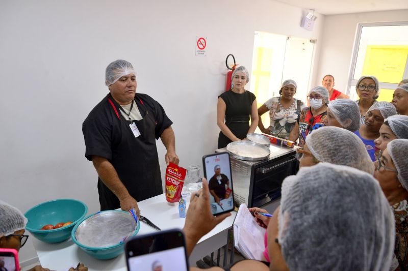 Curso de produção de pizza na Casa da Mulher Brasileira
