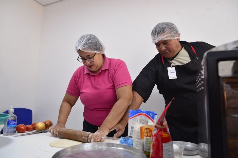 Curso de produção de pizza na Casa da Mulher Brasileira