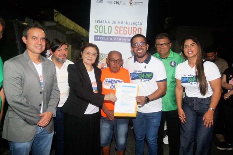Entrega de Títulos de Propriedade da comunidade Pindorama no bairro Coqueiro
