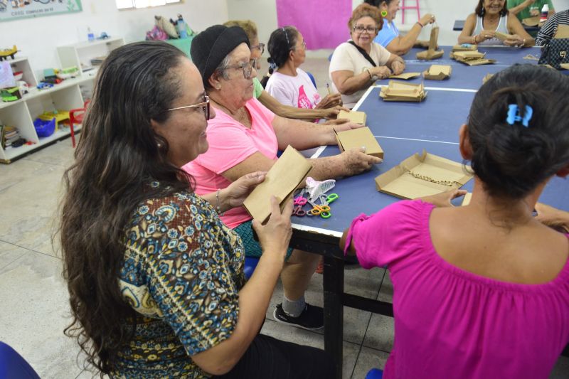 Oficina e embalagem no CRAS da Cidade Nova 6