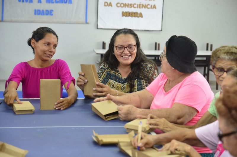 Oficina e embalagem no CRAS da Cidade Nova 6