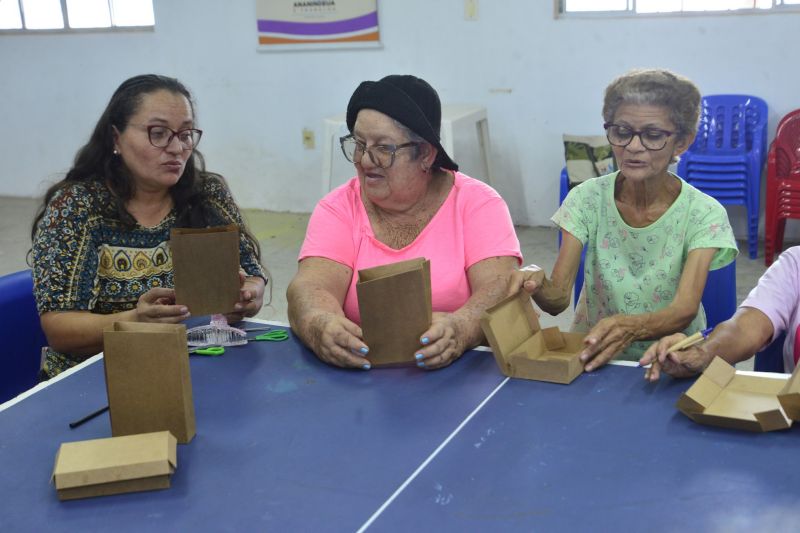 Oficina e embalagem no CRAS da Cidade Nova 6