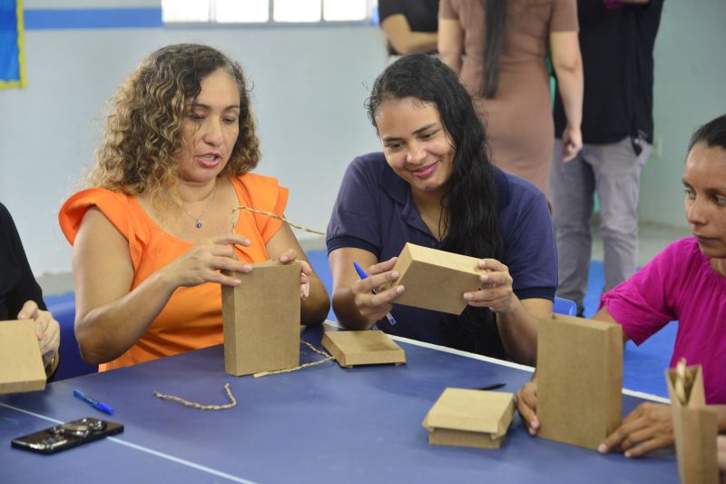 Oficina e embalagem no CRAS da Cidade Nova 6