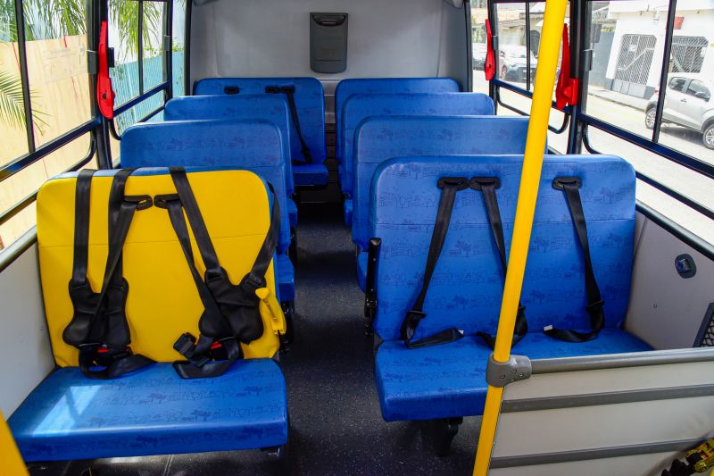 Entrega do ônibus escolar
