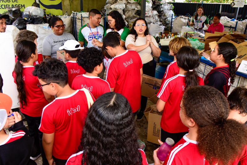 Visita de estudantes no HUB da SEURB na Cidade Nova