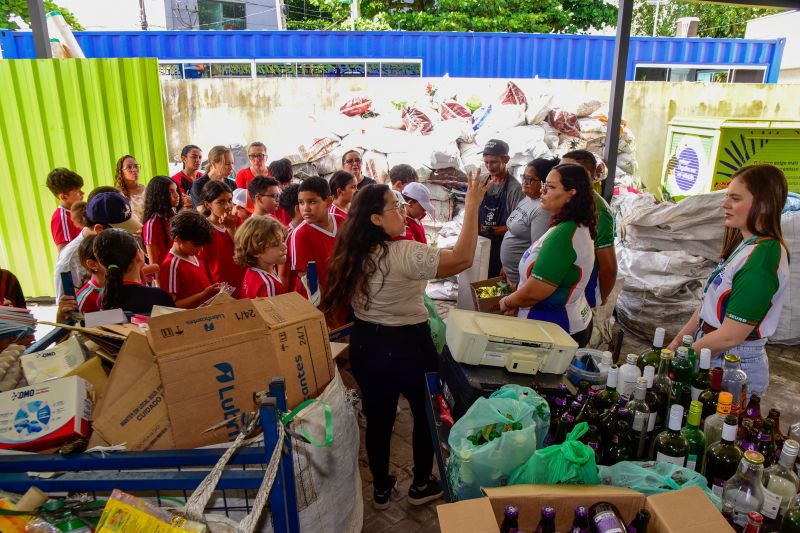Visita de estudantes no HUB da SEURB na Cidade Nova