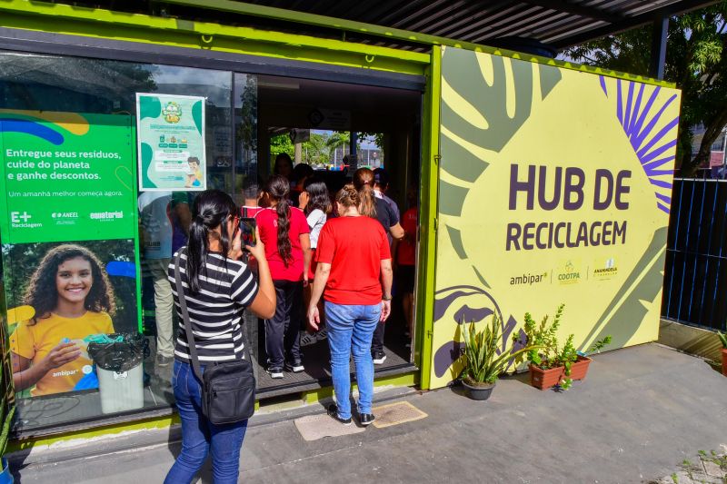 Visita de estudantes no HUB da SEURB na Cidade Nova