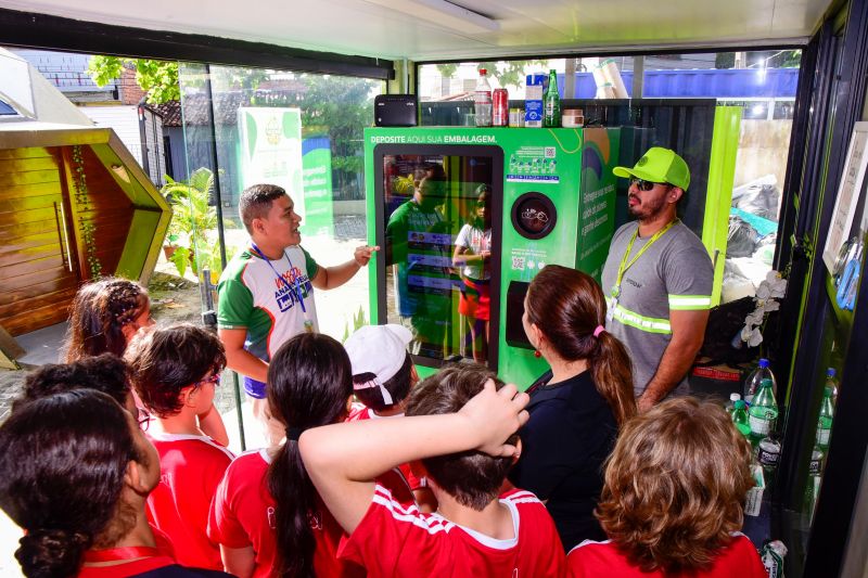 Visita de estudantes no HUB da SEURB na Cidade Nova