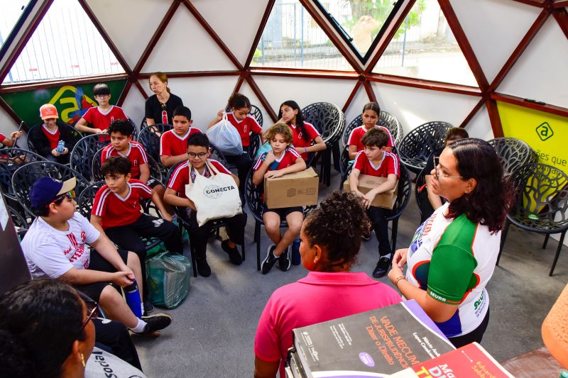 Visita de estudantes no HUB da SEURB na Cidade Nova