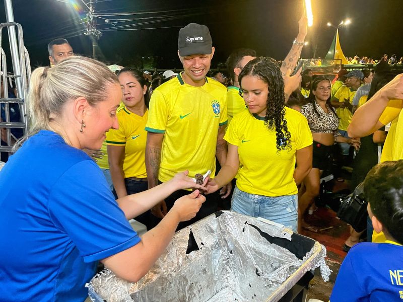 Jogo do Brasil com telão no parque Vila Maguary