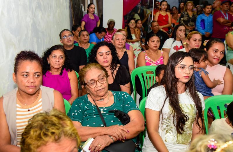 Entrega de títulos de propriedade na comunidade Vitória Régia no bairro do Coqueiro