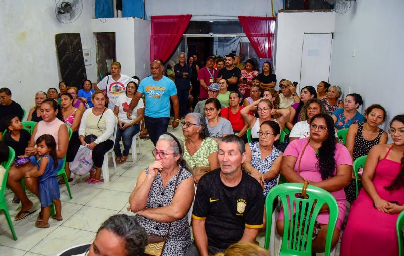 Entrega de títulos de propriedade na comunidade Vitória Régia no bairro do Coqueiro