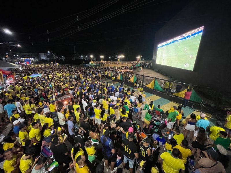 Jogo do Brasil no telão Varque Vila Maguary