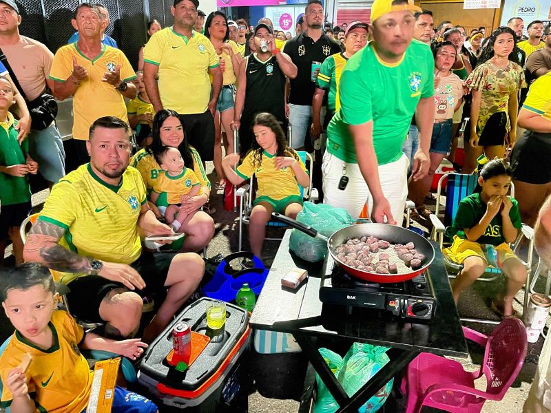 Jogo do Brasil no telão Varque Vila Maguary