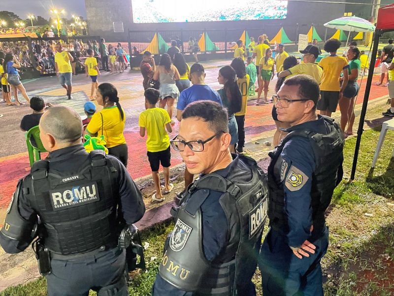Jogo do Brasil no telão Varque Vila Maguary