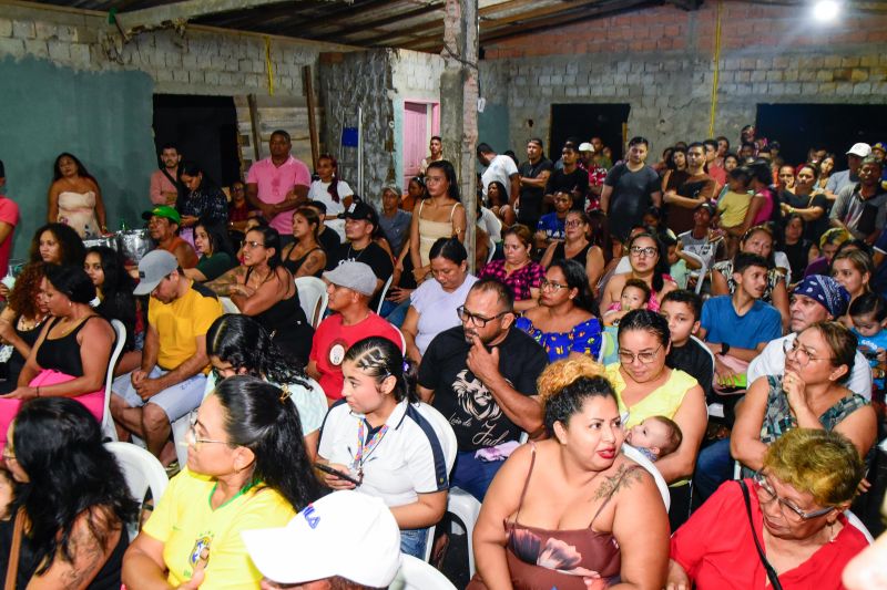 Entrega de Título de Propriedade na comunidade Orla de Cristo no bairro do Icuí