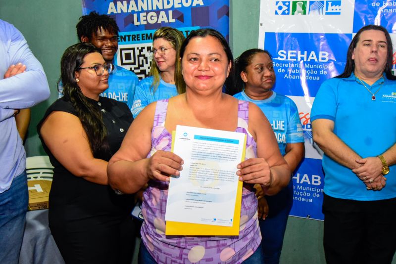 Entrega de Título de Propriedade na comunidade Orla de Cristo no bairro do Icuí