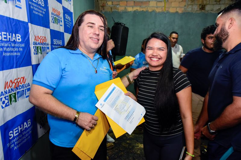 Entrega de Título de Propriedade na comunidade Orla de Cristo no bairro do Icuí