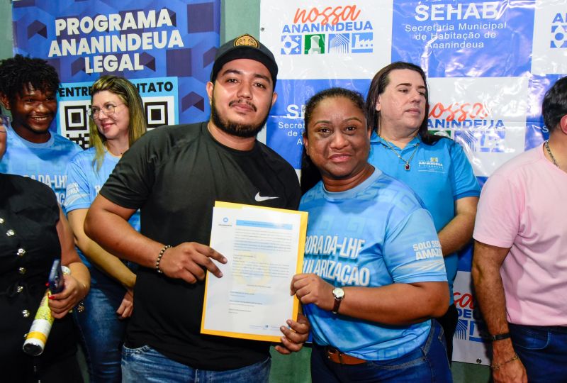 Entrega de Título de Propriedade na comunidade Orla de Cristo no bairro do Icuí
