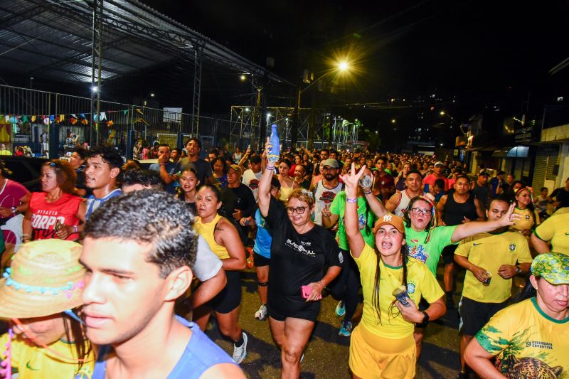 Corrida Circuito Night Run Ananin na Praça da Bíblia