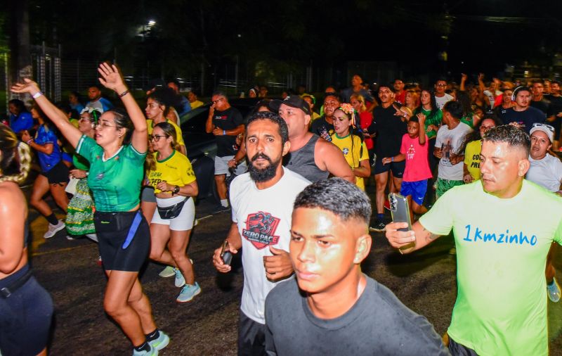 Corrida Circuito Night Run Ananin na Praça da Bíblia