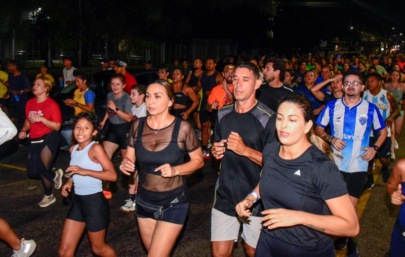 Corrida Circuito Night Run Ananin na Praça da Bíblia