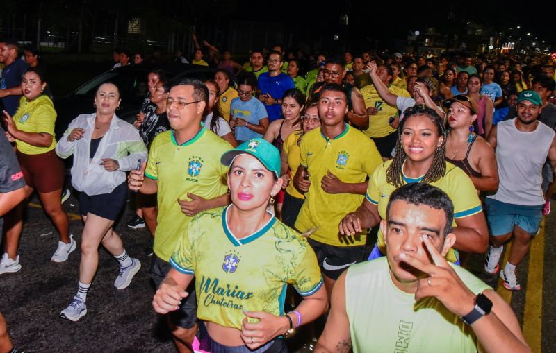 Corrida Circuito Night Run Ananin na Praça da Bíblia