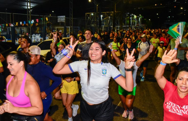 Corrida Circuito Night Run Ananin na Praça da Bíblia