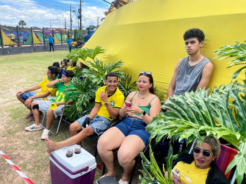 Jogo Brasil no telão Parque Vila Maguary