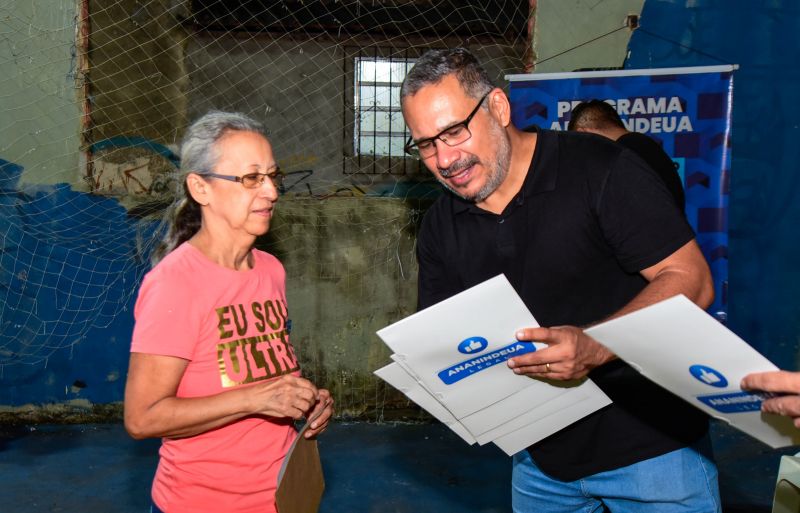 Entrega de registro de propriedade na comunidade Nova Jerusalém no Coqueiro