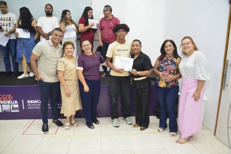 Entrega de certificado do curso de Almoxarifado e Logistica no SINE