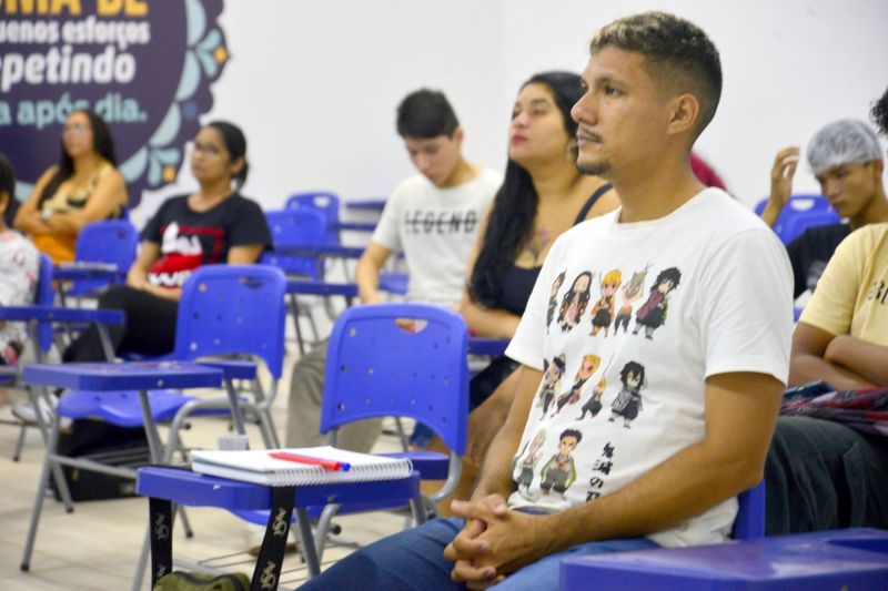 Entrega de certificado do curso de Almoxarifado e Logistica no SINE